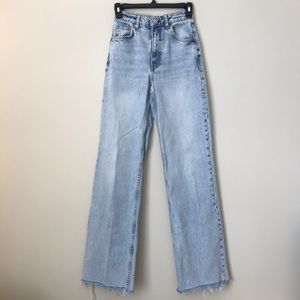 Zara | Size 0 Light Wash Raw Hem Jeans